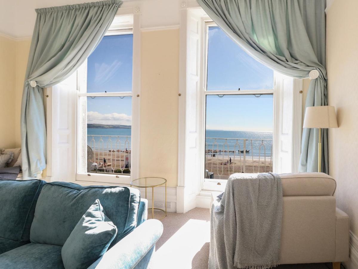 Apartment 123 On The Sea
